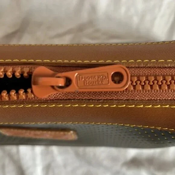 Dooney & Bourke Cabrio Leather Green/Brown Perforated Leather Crossbody Vintage - Picture 12 of 16